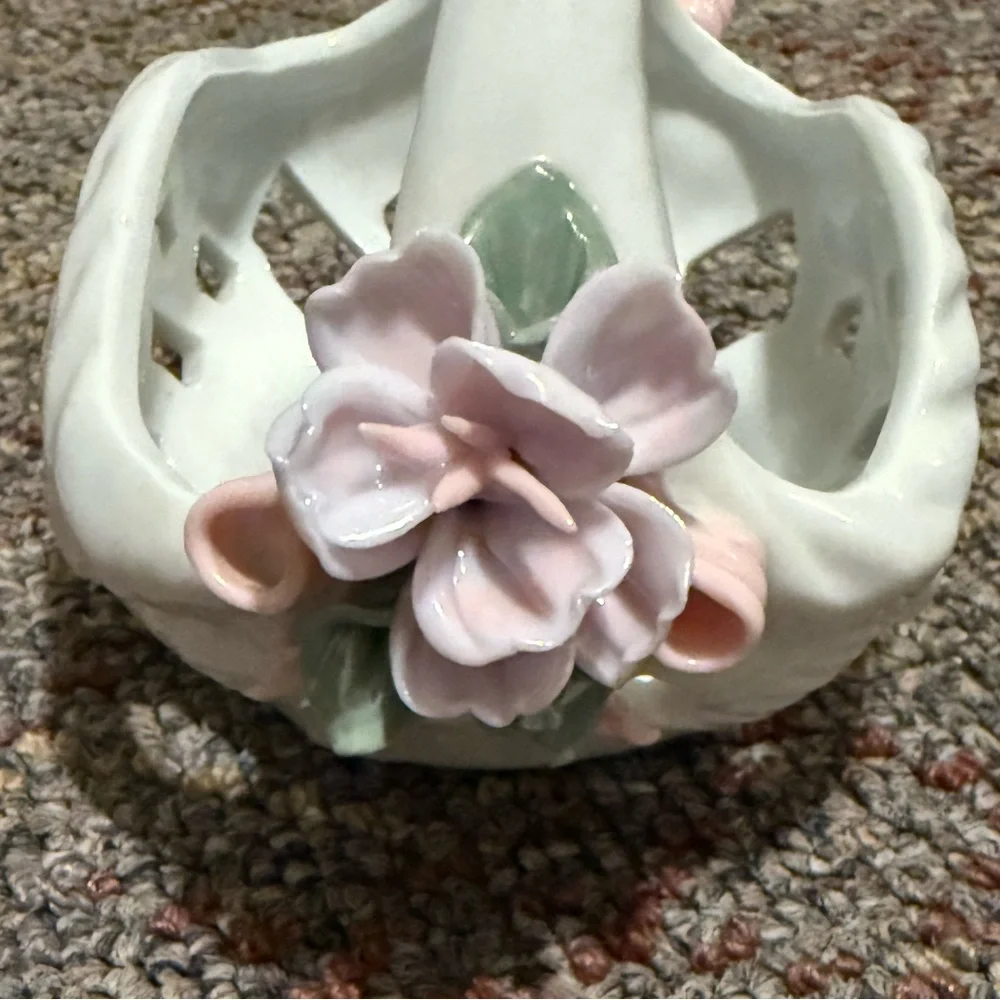 Sculpted Porcelain 3D Floral Basket & Bud Vase Vintage  Set